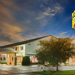 Super 8 By Wyndham Iowa Falls
